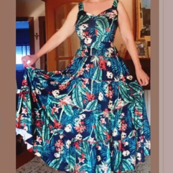 2 Piece Bandeau Top and Skirt Set - Picture 5 of 8